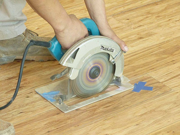 How to Cut Wood Flooring 