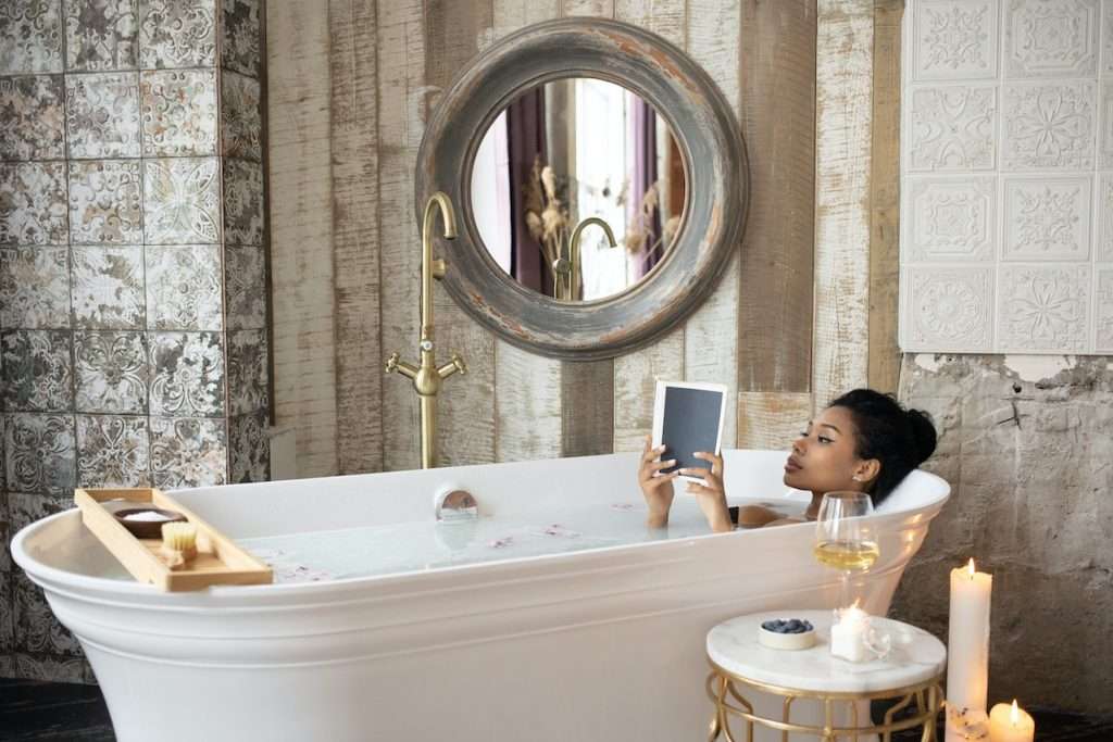 The use of mirrors in your cottage interior design increases lighting and gives a sense of spaciousness.